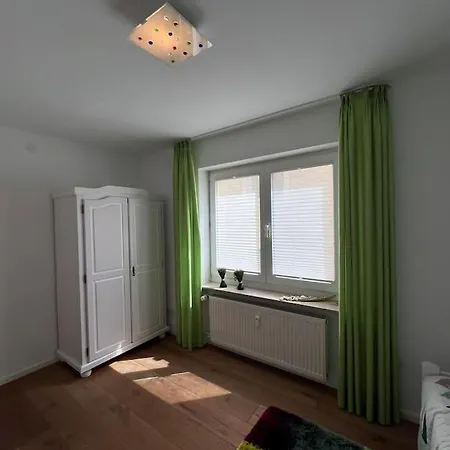 Seeglueck Rheinparadies - Geraeumige Mit Wasserblick Balkon Parkplatz Und Zentrumsnaehe Am Rheinufer In Apartment Konstanz
