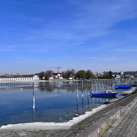 Seeglueck Rheinparadies - Geraeumige Mit Wasserblick Balkon Parkplatz Und Zentrumsnaehe Am Rheinufer In Konstanz