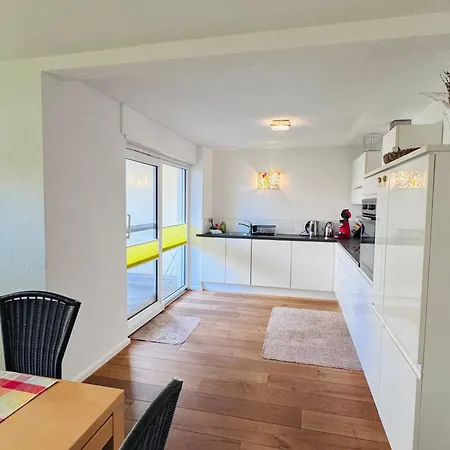 Seeglueck Rheinparadies - Geraeumige Mit Wasserblick Balkon Parkplatz Und Zentrumsnaehe Am Rheinufer In *