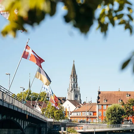 Seeglueck Rheinparadies - Geraeumige Mit Wasserblick Balkon Parkplatz Und Zentrumsnaehe Am Rheinufer In Konstanz